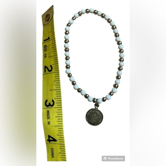 Stretch bracelets Jewelry Silver and white beaded coin charms set of fo… - Picture 4 of 7